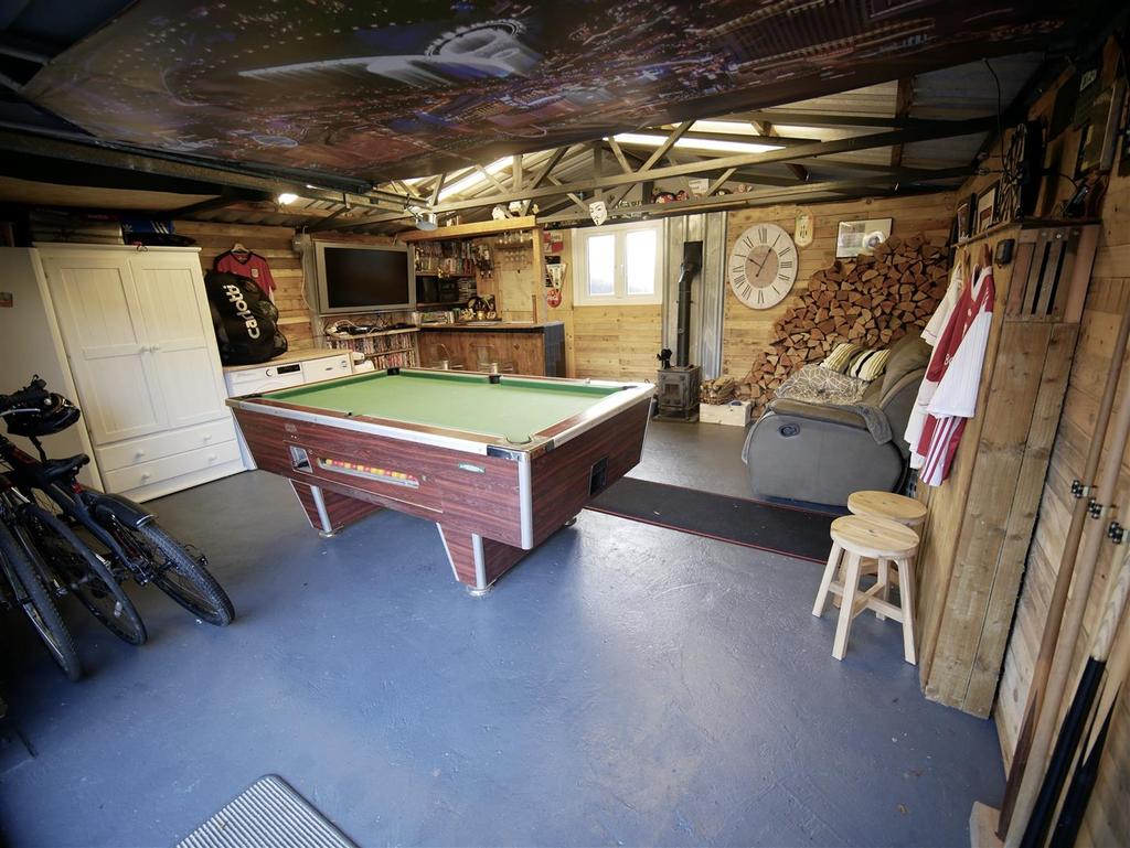 Garage/Games Room