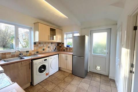 3 bedroom semi-detached house to rent, Raymond Crescent, Guildford GU2