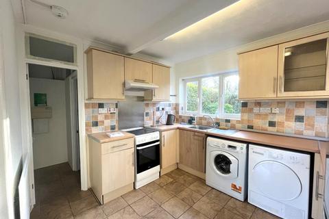 3 bedroom semi-detached house to rent, Raymond Crescent, Guildford GU2