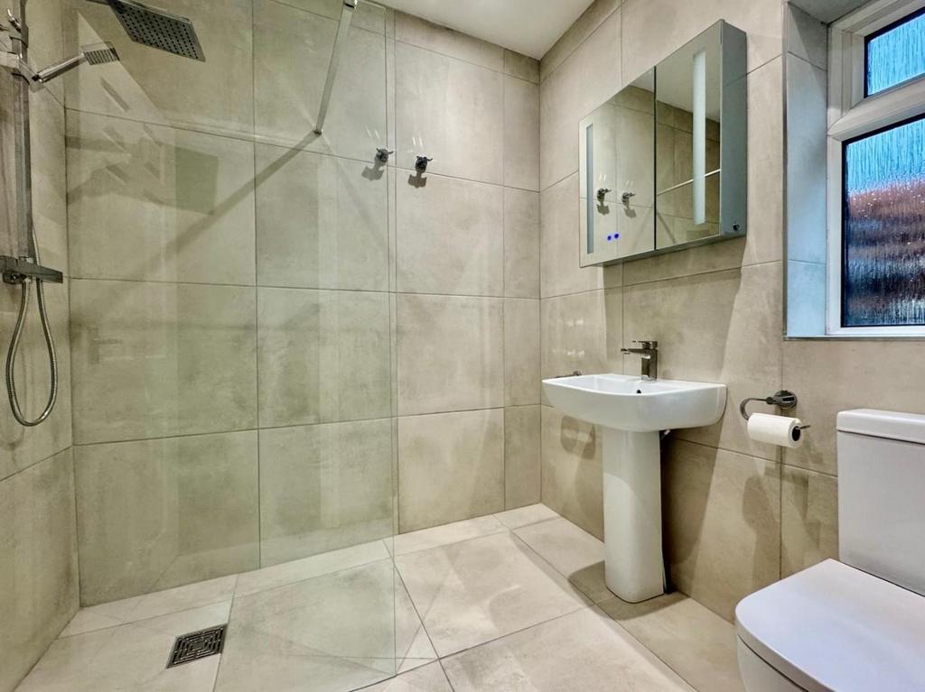 9 Stanneylands Drive   Shower Room.jpg