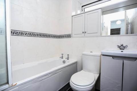 2 bedroom flat to rent, Norris Hill Drive, Heaton Norris, Stockport, SK4