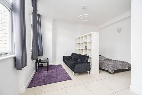 Studio to rent, Commercial Street, Spitalfields, London, E1