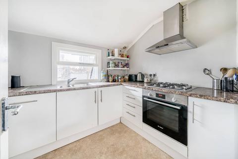 4 bedroom flat to rent, Grosvenor Terrace, Camberwell, London, SE5