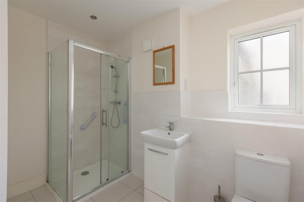 Ashwood Close 40 Shower Room.jpg