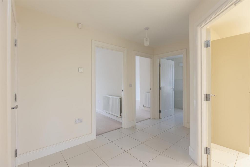 Ashwood Close 40 Hallway 3.jpg