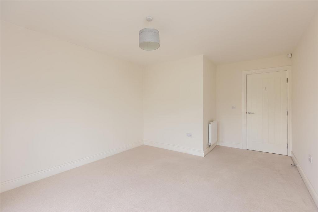 Ashwood Close 40 Bedroom 2-3.jpg