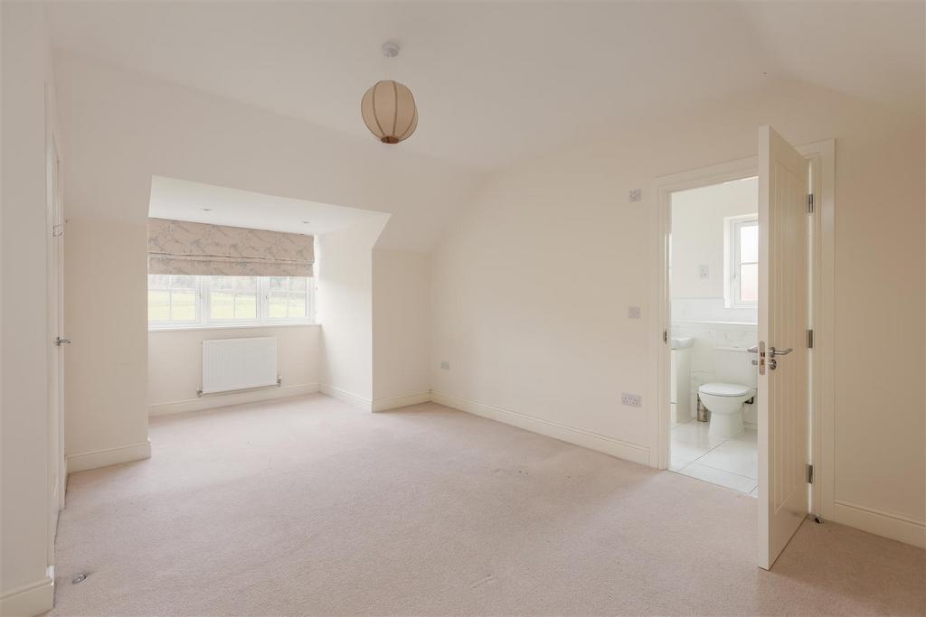 Ashwood Close 40 Bedroom 1-1.jpg