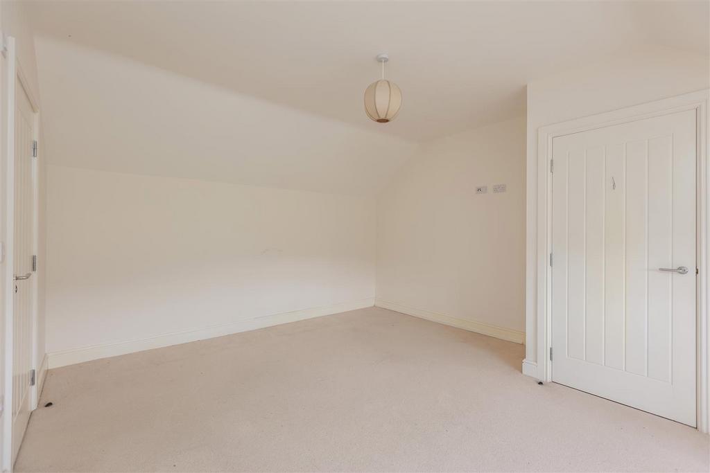 Ashwood Close 40 Bedroom 1-3.jpg