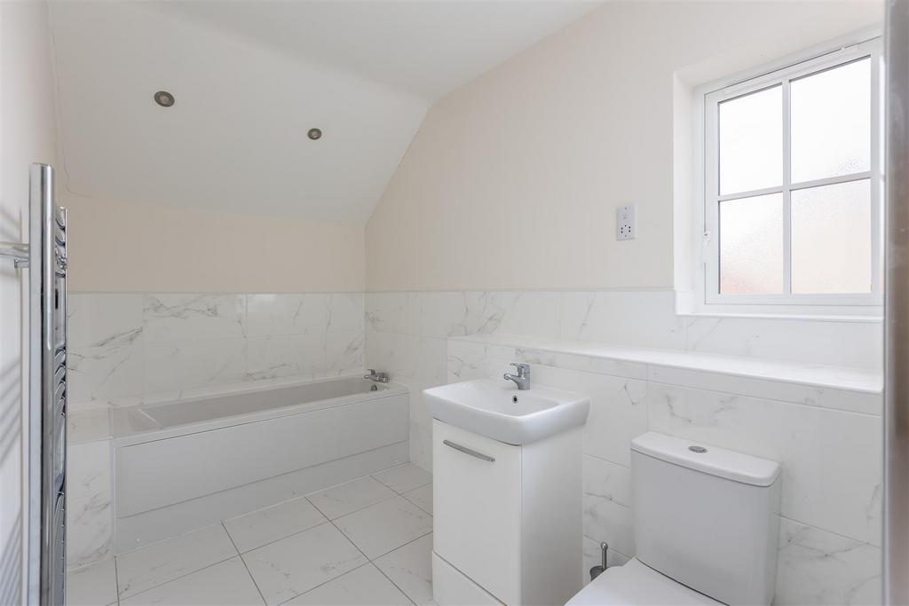 Ashwood Close 40 Bedroom 1-5.jpg
