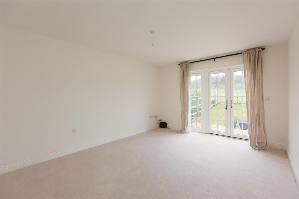 Ashwood Close 40 Sitting Room Update-1.jpg