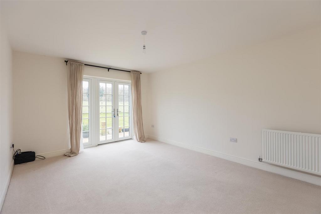 Ashwood Close 40 Sitting Room Update-2.jpg
