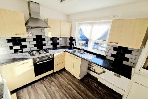 1 bedroom flat for sale, Walton Close, Heywood, Greater Manchester, OL10 2BN