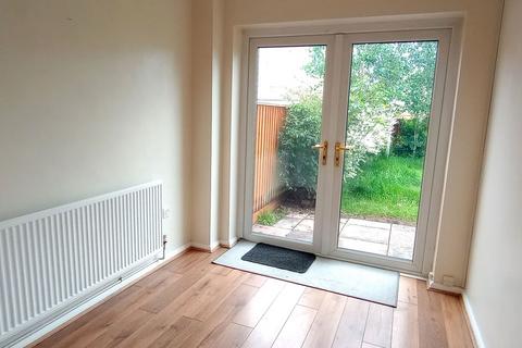 3 bedroom semi-detached house to rent, Shaftesbury Close, Nailsea