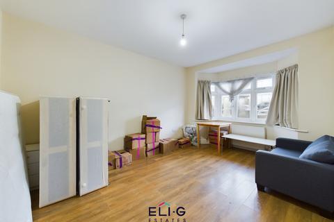 3 bedroom semi-detached house to rent, Sinclair Grove, NW11