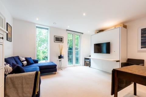 1 bedroom flat for sale, Chiswick High Road, London, W4