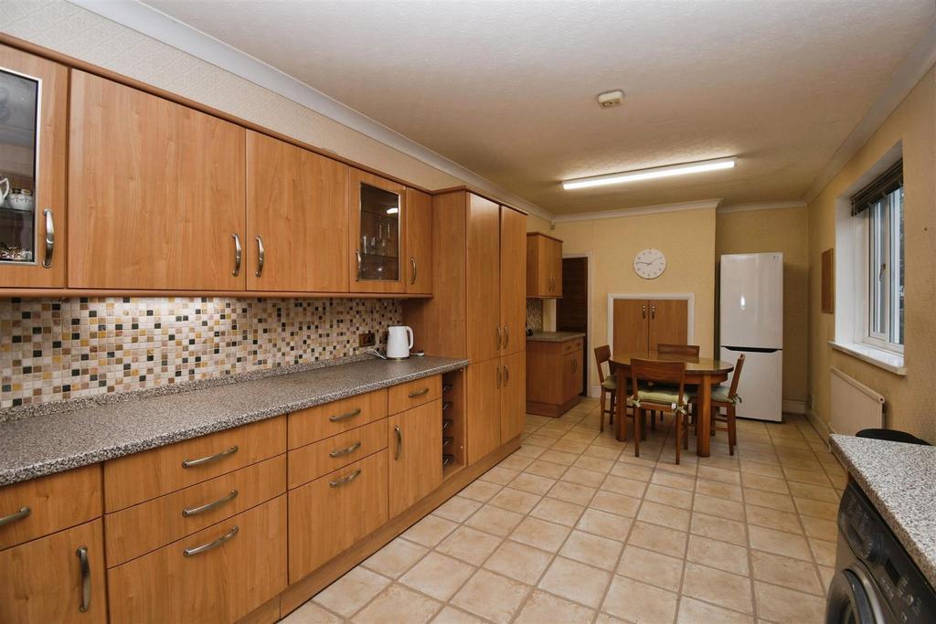 Kitchen / breakfast room