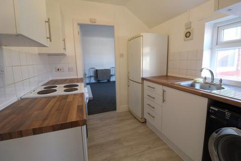 3 bedroom flat to rent, Chatsworth Gardens, Walker