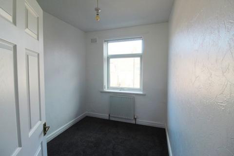 3 bedroom flat to rent, Chatsworth Gardens, Walker