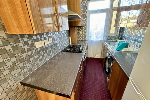 3 bedroom terraced house to rent, Wentworth Road,  Southall, UB2