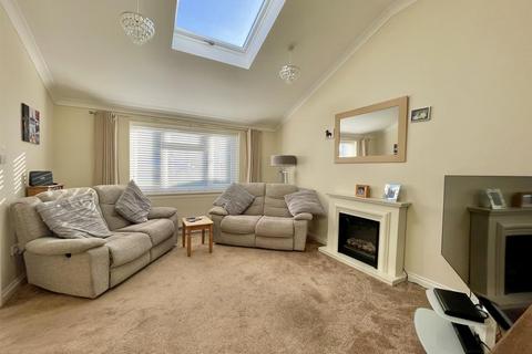 4 bedroom semi-detached house for sale, Valley Dene, Newhaven