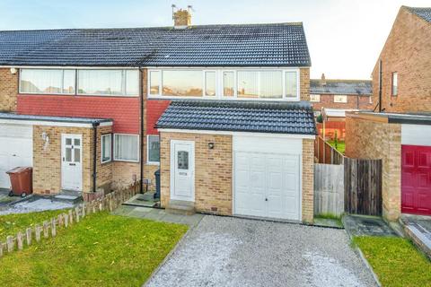 3 bedroom end of terrace house to rent, Kent Crescent, Pudsey, West Yorkshire, LS28