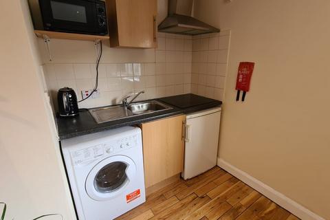 Studio to rent, Harrow HA2