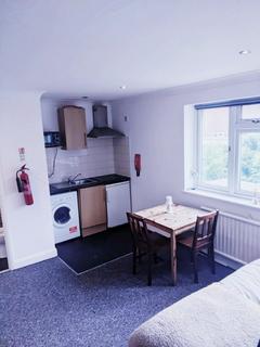 Studio to rent, Harrow HA2