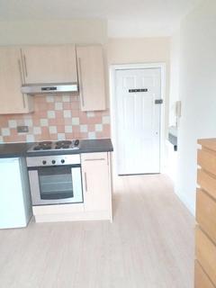 Studio to rent, Willesden High Road, Willesden Green