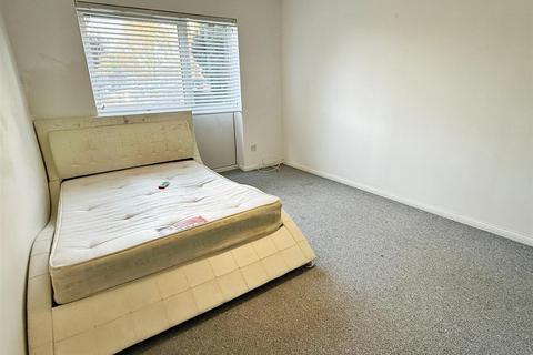 2 bedroom flat to rent, Cuffley Court, Hemel Hempstead HP2