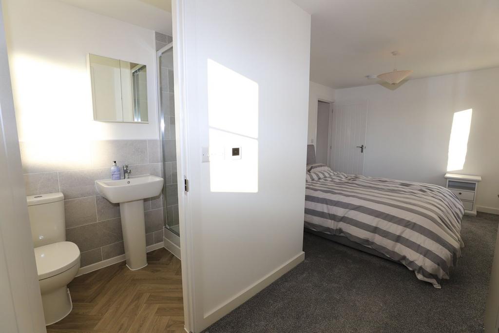 Master Bedroom &amp; En-Suite