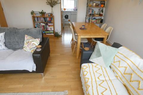 2 bedroom flat to rent, Elizabeth Square, London SE16