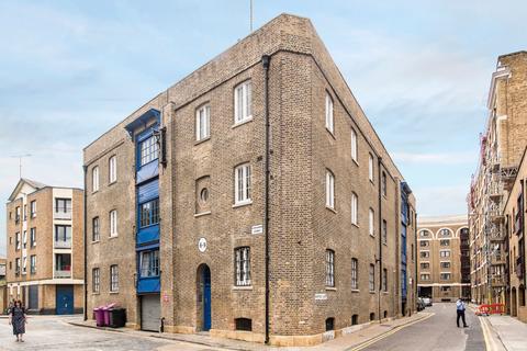 2 bedroom apartment for sale, Gullivers Wharf, 105 Wapping Lane, London, E1W