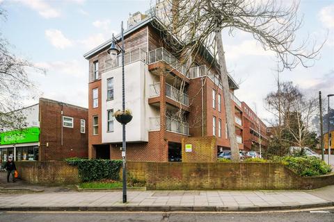 2 bedroom apartment to rent, Maple Top Court, Woodford Green