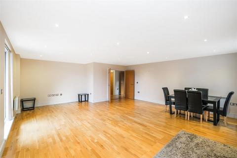 2 bedroom apartment to rent, Maple Top Court, Woodford Green