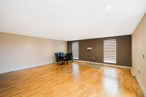 2 bedroom apartment to rent, Maple Top Court, Woodford Green