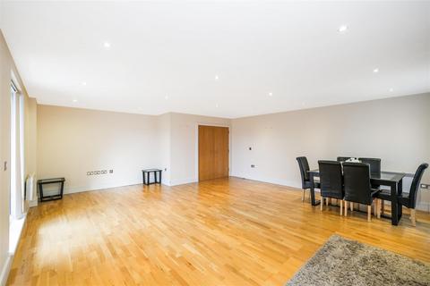 2 bedroom apartment to rent, Maple Top Court, Woodford Green