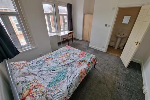 5 bedroom house share to rent, Palmerston Road, Bournemouth