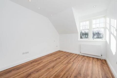 2 bedroom apartment to rent, Queens Avenue, London N10