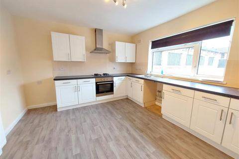 3 bedroom end of terrace house to rent, Redstone Lane, Stourport-On-Severn