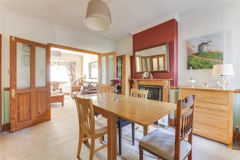 25 Gloucester Road, Enfield, EN2 0EX