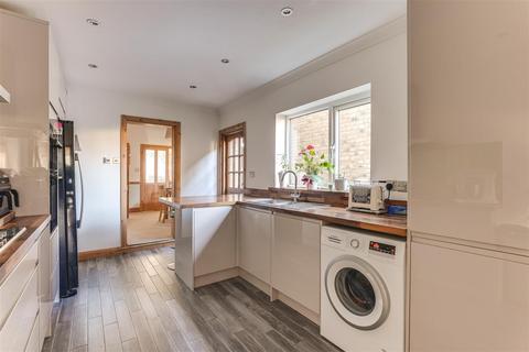 25 Gloucester Road, Enfield, EN2 0EX