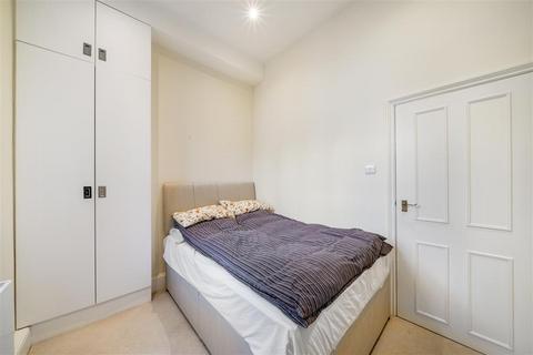 1 bedroom flat for sale, Winchester Street, SW1V