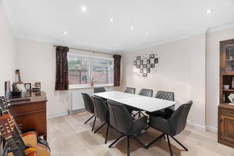 2 Gladstone Way, Cambridge, CB1 9JF