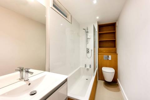 2 bedroom end of terrace house to rent, Chestnut Mews, Richmond, London, SW14