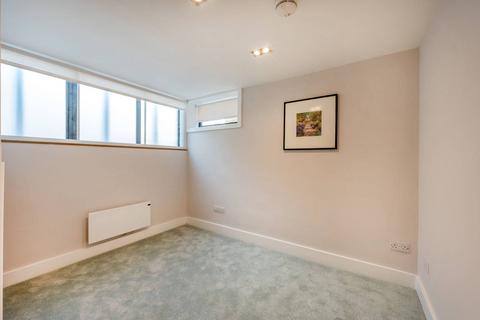 2 bedroom end of terrace house to rent, Chestnut Mews, Richmond, London, SW14