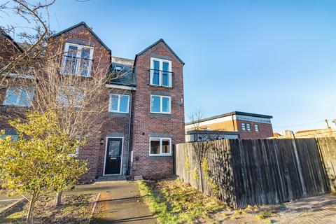 3 bedroom end of terrace house for sale, Alnmouth Court, Newcastle Upon Tyne