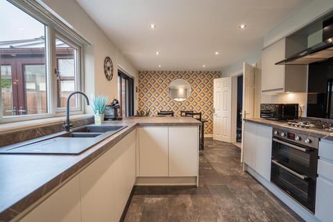 16 Hawkworth, Astley, Manchester, M29 7DP