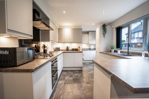 16 Hawkworth, Astley, Manchester, M29 7DP
