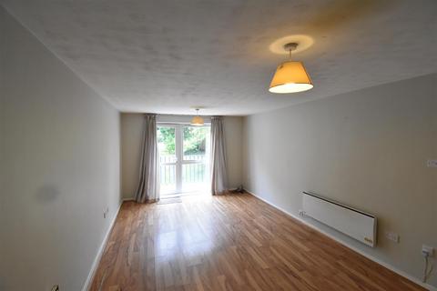 1 bedroom flat to rent, Glenbuck Road, Surbiton