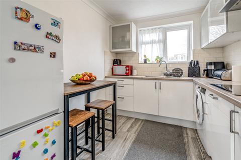 2 bedroom flat for sale, Sunningdale Court, Jupps Lane, Goring-by-Sea, Worthing, BN12